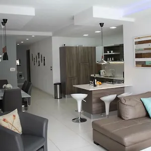 https://interlace-apartments.hotelssaintjulians.com